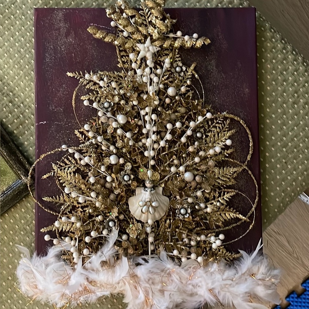Decorative Christmas Tree.  Christmas Easelly!